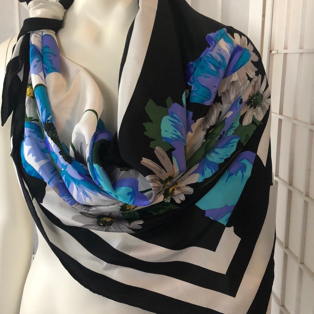Vintage Bill Blass Scarf - Picture 6 of 8